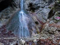 Großer Wasserfall mit Abfluß